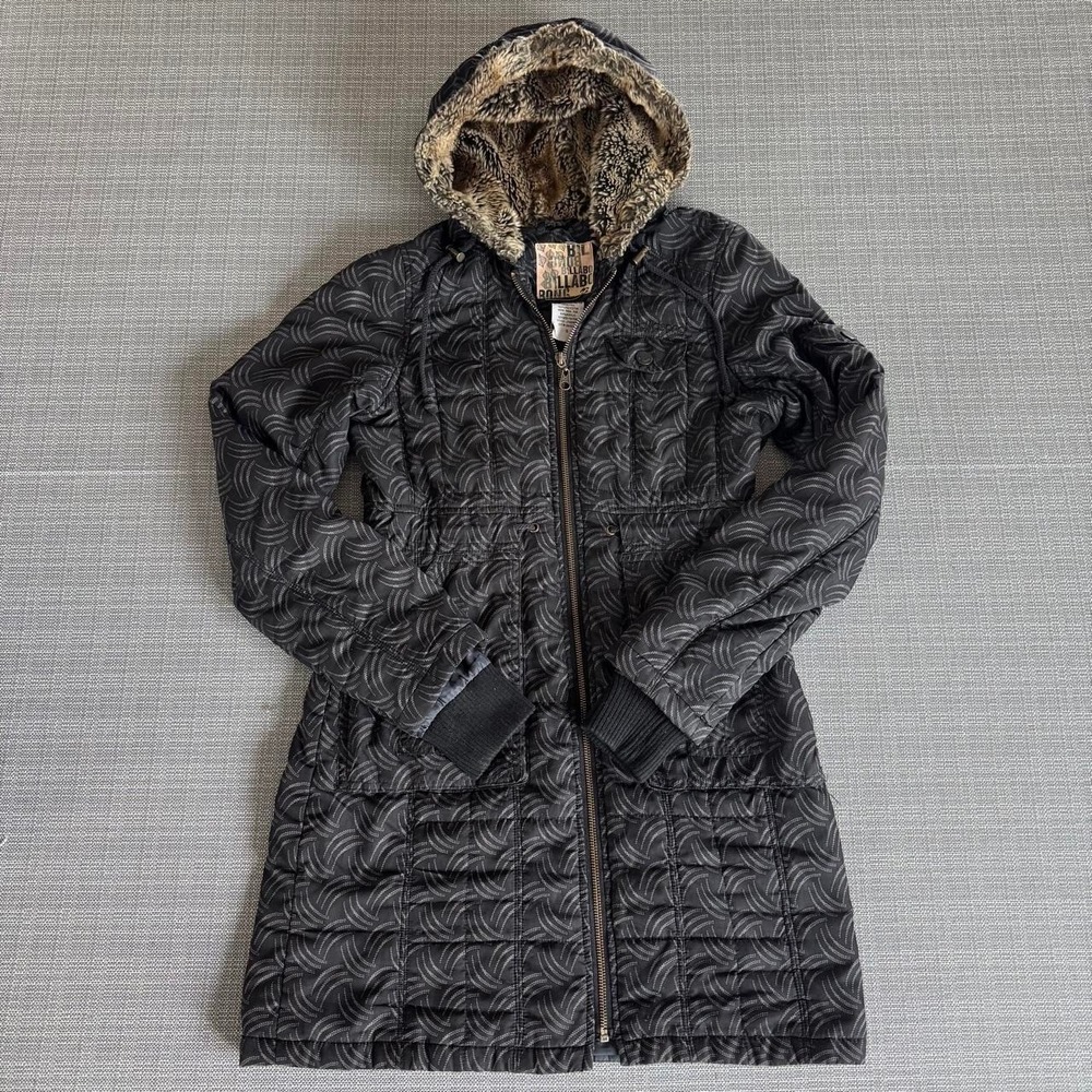 Billabong Y2K black & gray puffer jacket with faux fur hood Size S